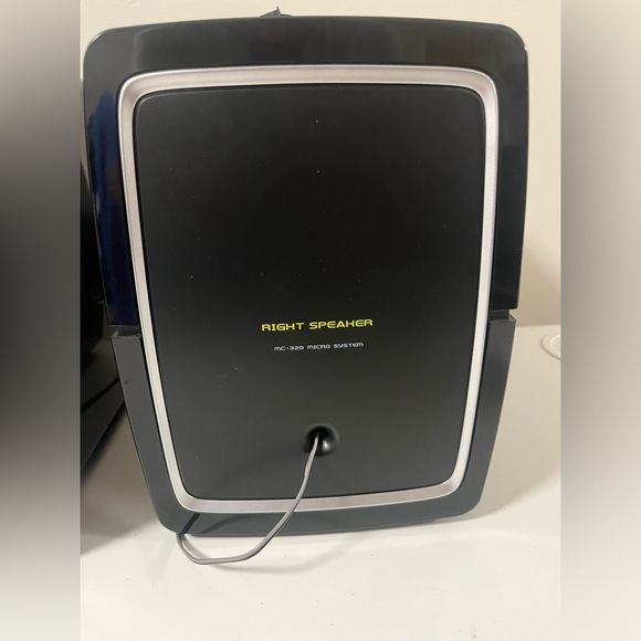 PHILIPS Micro Hi-Fi System MC-320/37 Radio / Tape / CD Player No Remote - Picture 12 of 12